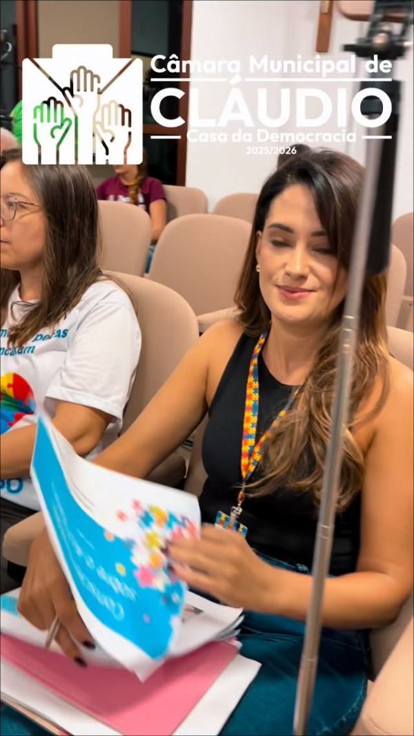 Sessão plenária em andamento na Câmara de Cláudio