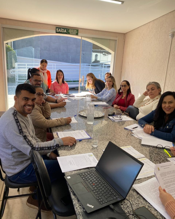 Vereadora Rosângela Diretora participa de reuniões sobre transporte escolar e educação