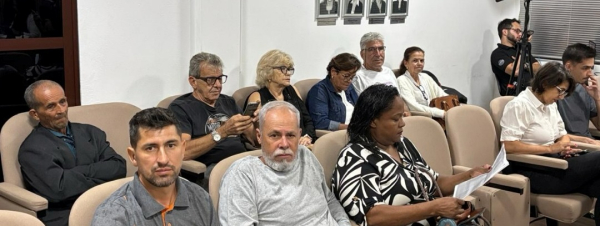 Moradora cobra providências para mau cheiro e problemas de esgoto no Residencial Cláudio