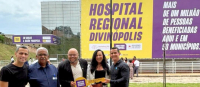 Simental, Rosângela Diretora e Geraldo Lázaro representam Cláudio em cerimônia do Hospital Regional de Divinópolis