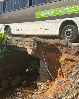 Evandro da Ambulância pede providências em relação a ponte com risco estrutural na MG-260, ao lado da COPASA